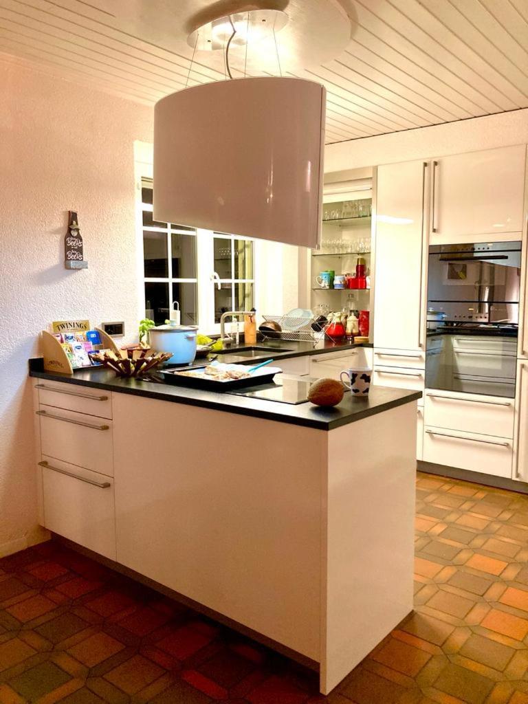 Cheerful Villa With Fireplace, Bath-Tub And Garden Noville Екстер'єр фото