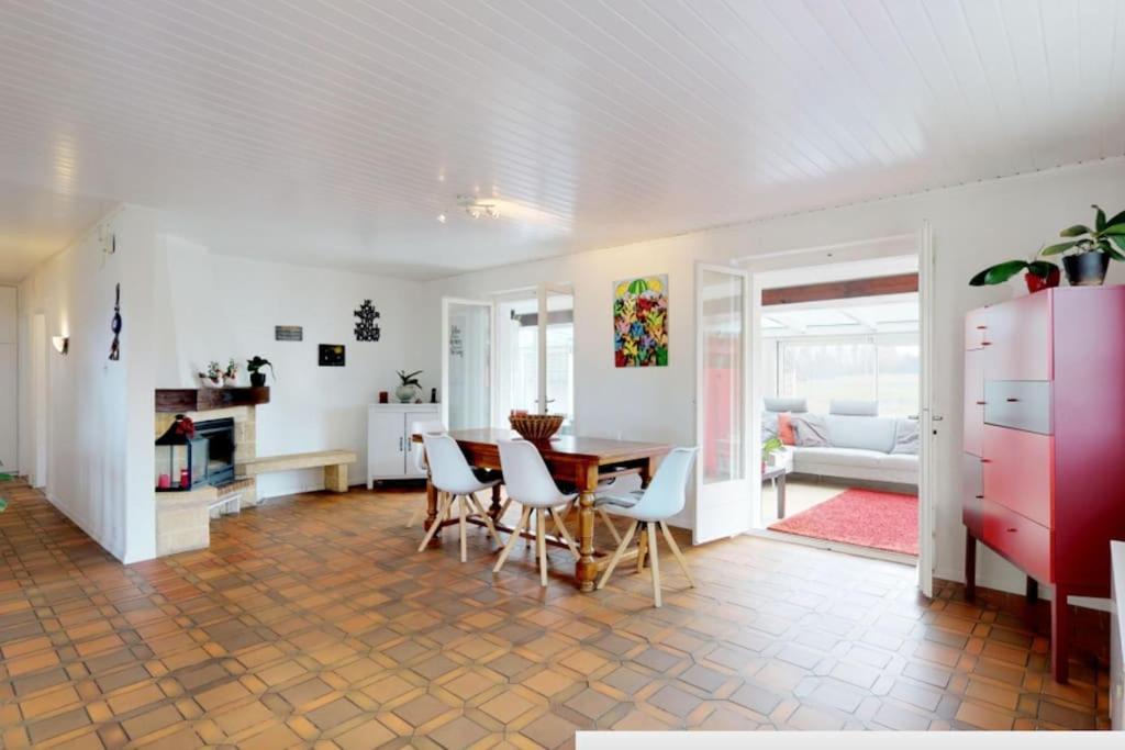Cheerful Villa With Fireplace, Bath-Tub And Garden Noville Екстер'єр фото
