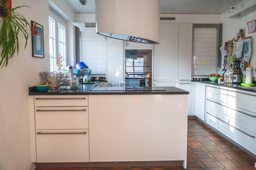Cheerful Villa With Fireplace, Bath-Tub And Garden Noville Екстер'єр фото