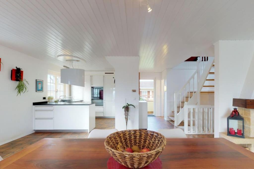 Cheerful Villa With Fireplace, Bath-Tub And Garden Noville Екстер'єр фото